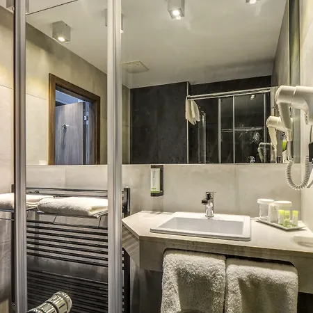 מלון Amenity & 4*